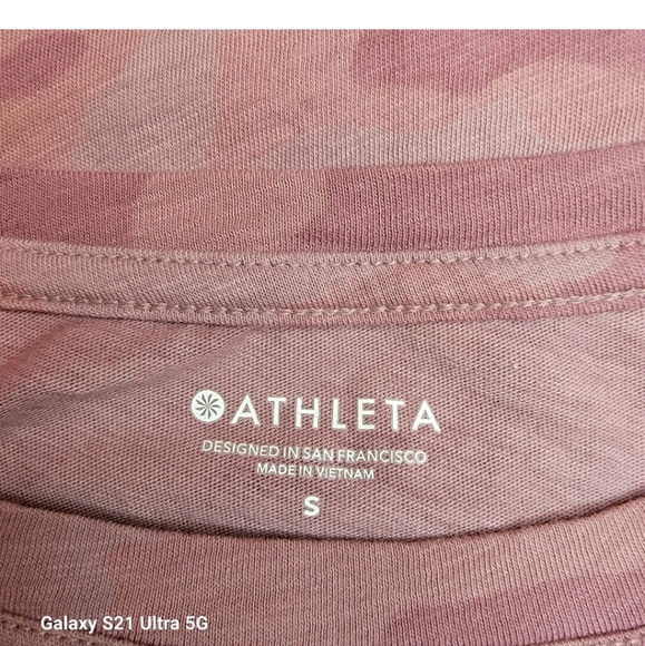 Athleta Pink Camo Short Sleeve Top Size S. Soft Crewneck Tee. - Picture 4 of 4
